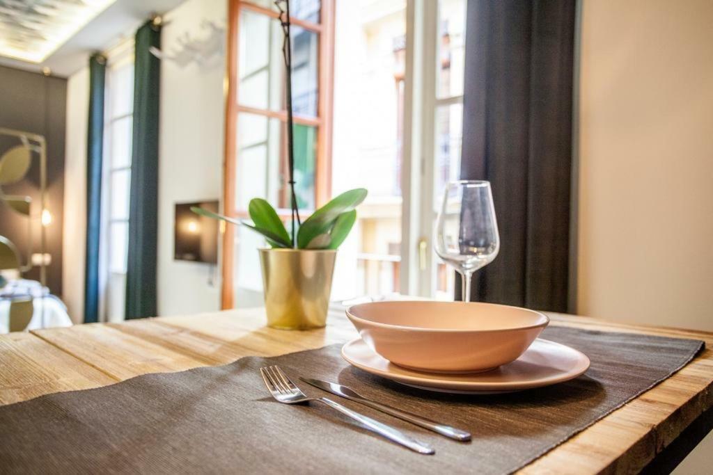 Mediterranean Flats Plaza Redonda Валенсия Екстериор снимка