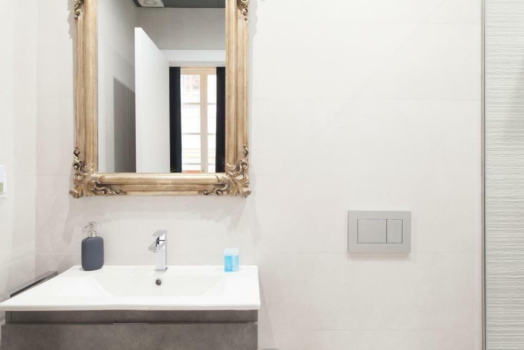 Mediterranean Flats Plaza Redonda Валенсия Екстериор снимка