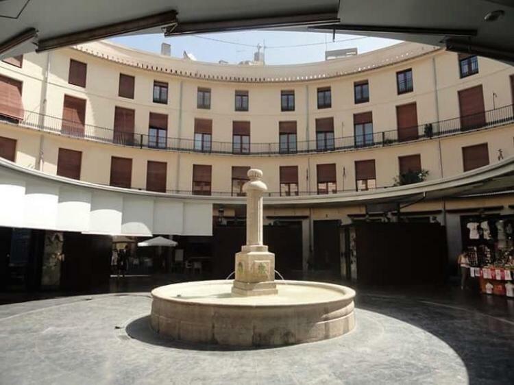 Mediterranean Flats Plaza Redonda Валенсия Екстериор снимка