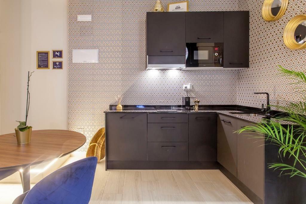 Mediterranean Flats Plaza Redonda Валенсия Екстериор снимка