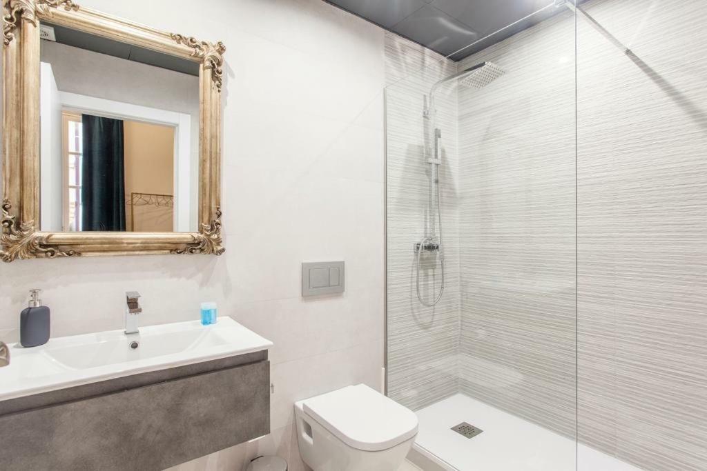 Mediterranean Flats Plaza Redonda Валенсия Екстериор снимка